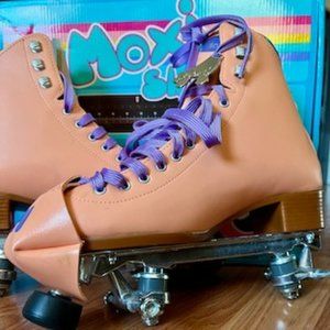 Moxi Skates Beach Bunny roller skates, Peach, Size 10